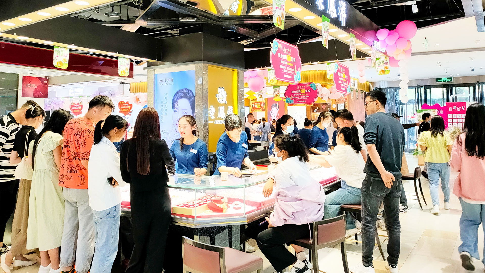 百貨公司：“五一”堅守崗位，護航假期圖二.jpg