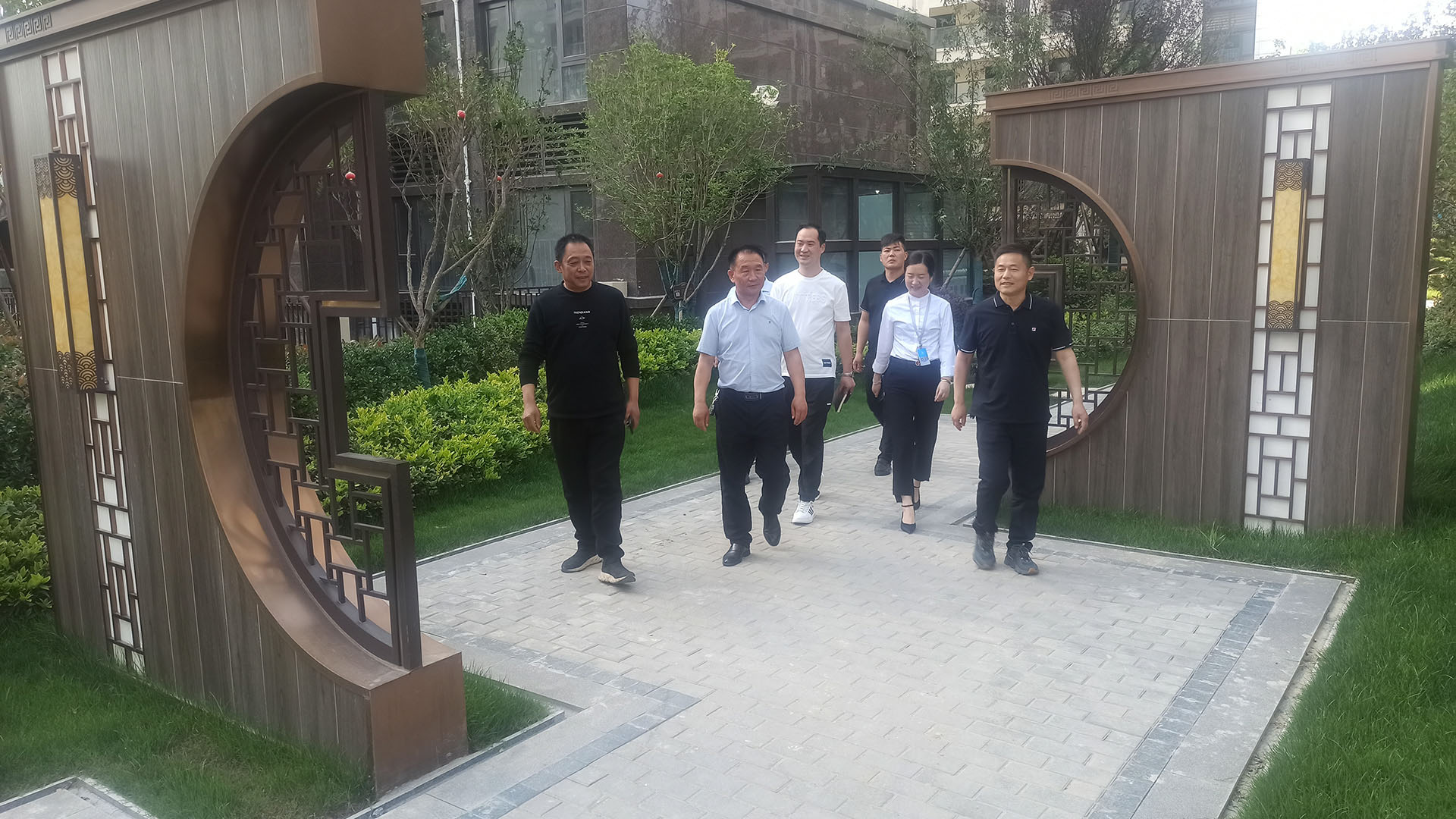 長(zhǎng)社辦政協(xié)委員蒞臨龍湖御府調(diào)研考察1.jpg